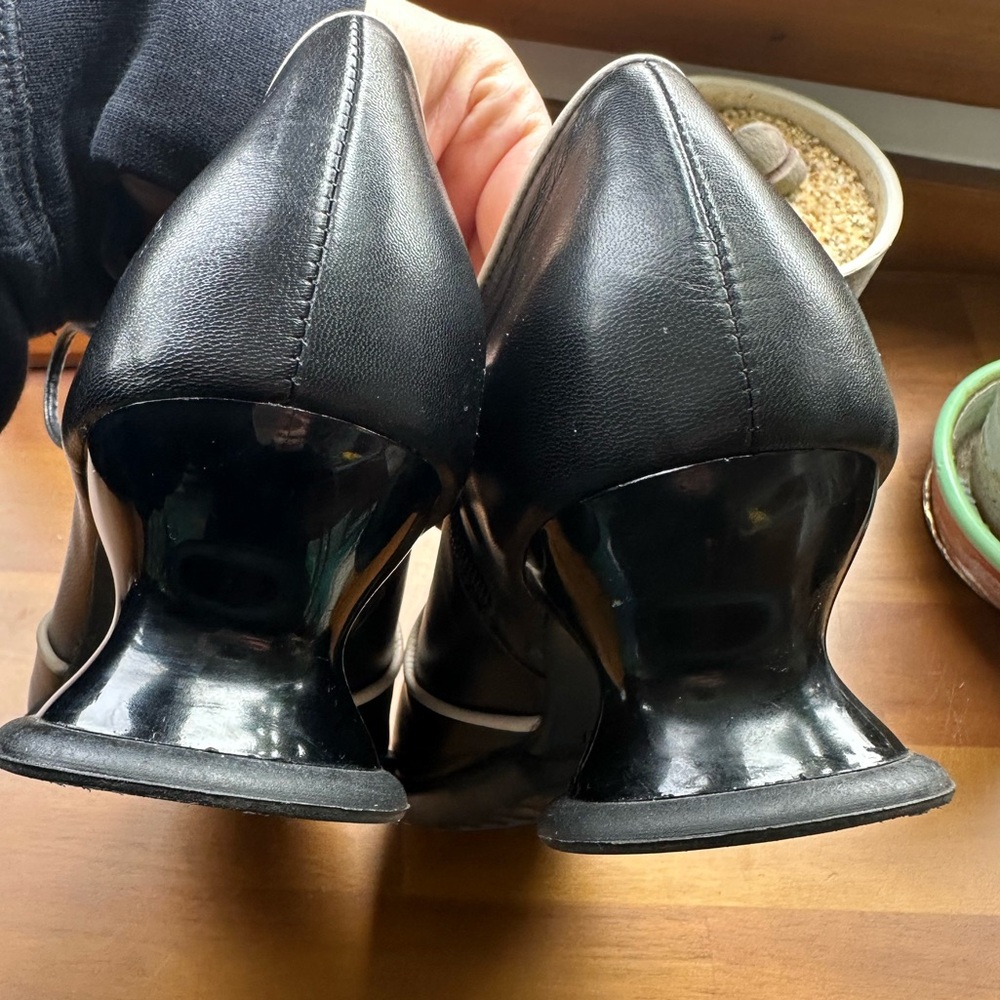 SOLD! Fluevog NEARLY NEW Enneagram Receptive side lace-up black/cream heel - 8 - Picture 9 of 16